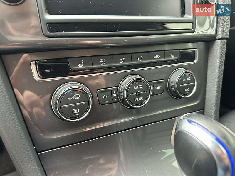 Хетчбек Volkswagen e-Golf 2017 в Рівному