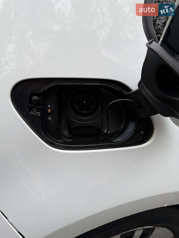 Хэтчбек Volkswagen e-Golf 2014 в Киеве фото 17 Хэтчбек Volkswagen e-Golf 2014 в Киеве