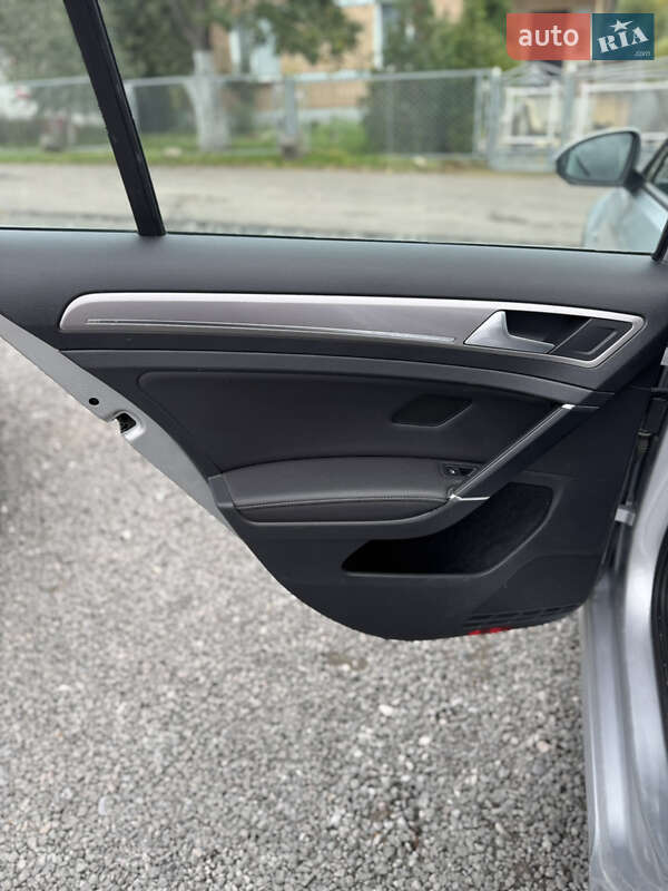 Хетчбек Volkswagen e-Golf 2015 в Рівному фото 15 Хетчбек Volkswagen e-Golf 2015 в Рівному