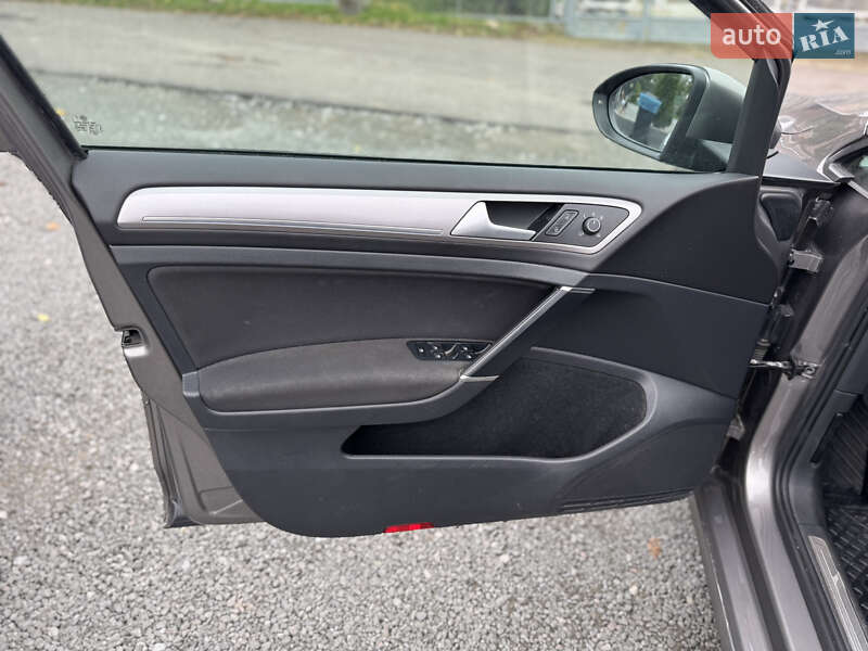 Хетчбек Volkswagen e-Golf 2015 в Рівному