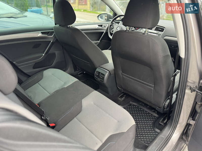 Хетчбек Volkswagen e-Golf 2015 в Рівному