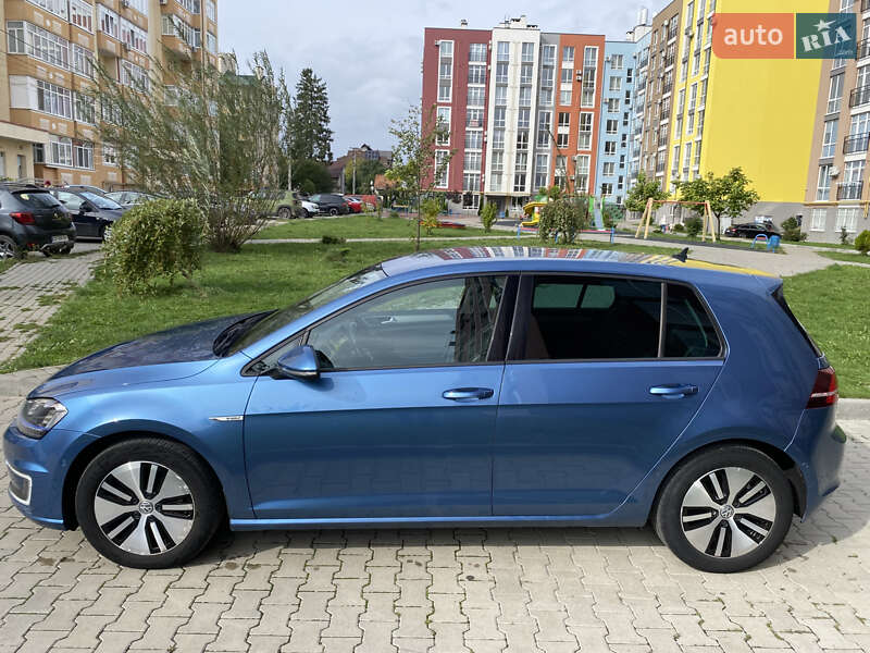 Хетчбек Volkswagen e-Golf 2015 в Чернівцях