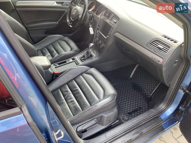 Хетчбек Volkswagen e-Golf 2015 в Чернівцях