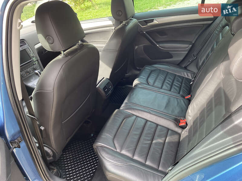 Хетчбек Volkswagen e-Golf 2015 в Чернівцях