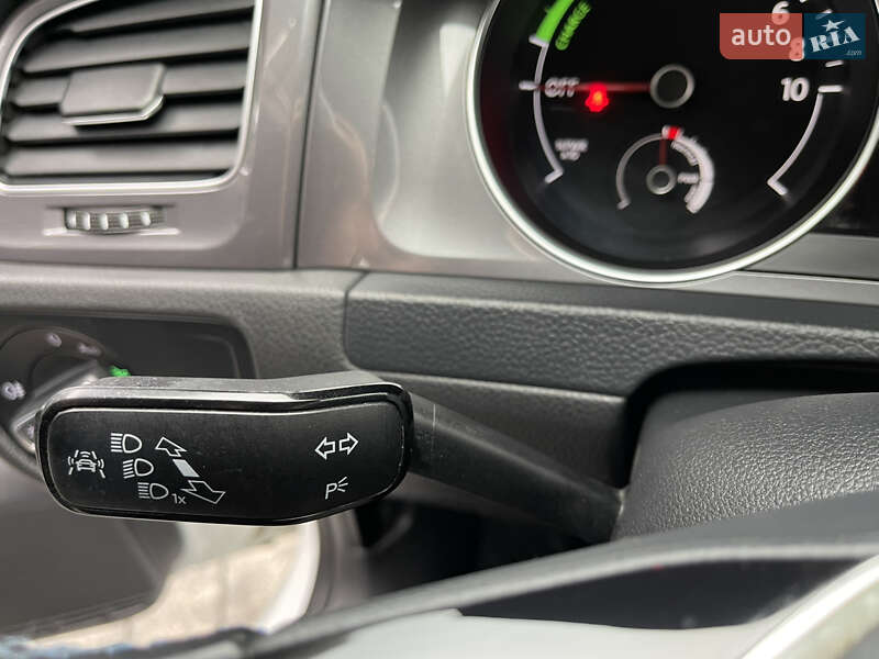 Хетчбек Volkswagen e-Golf 2014 в Львові