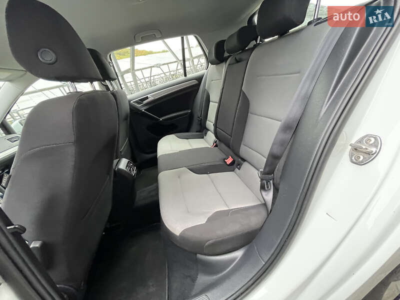 Хетчбек Volkswagen e-Golf 2014 в Львові