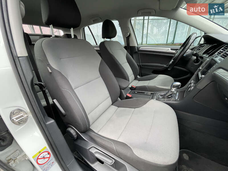 Хетчбек Volkswagen e-Golf 2014 в Львові