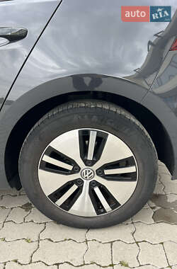 Хетчбек Volkswagen e-Golf 2020 в  фото 24 Хетчбек Volkswagen e-Golf 2020 в