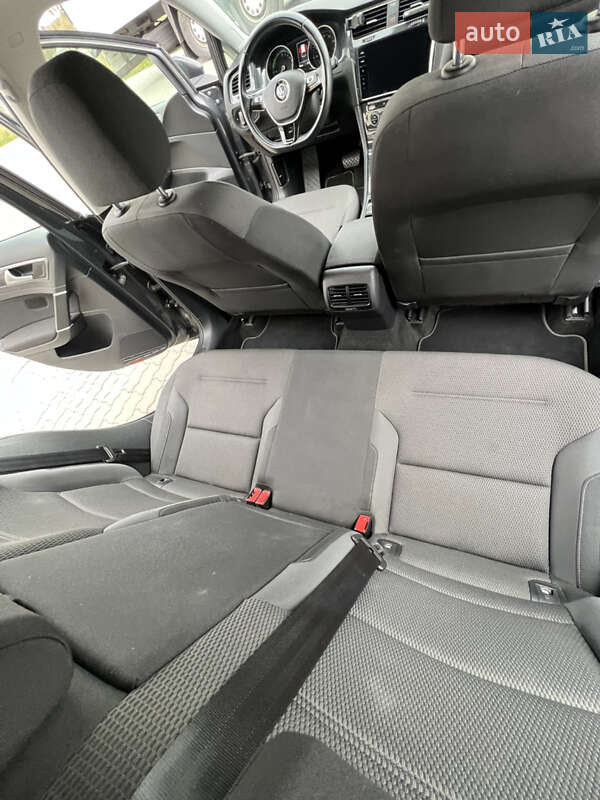 Хэтчбек Volkswagen e-Golf 2020 в Львове фото 33 Хэтчбек Volkswagen e-Golf 2020 в Львове