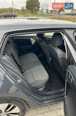 Хетчбек Volkswagen e-Golf 2020 в  фото 48 Хетчбек Volkswagen e-Golf 2020 в