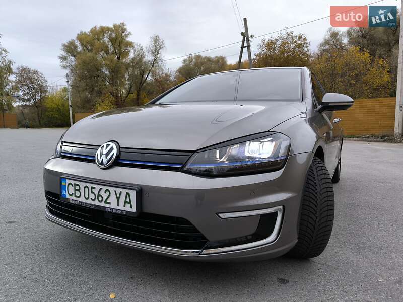 Хэтчбек Volkswagen e-Golf 2015 в Чернигове