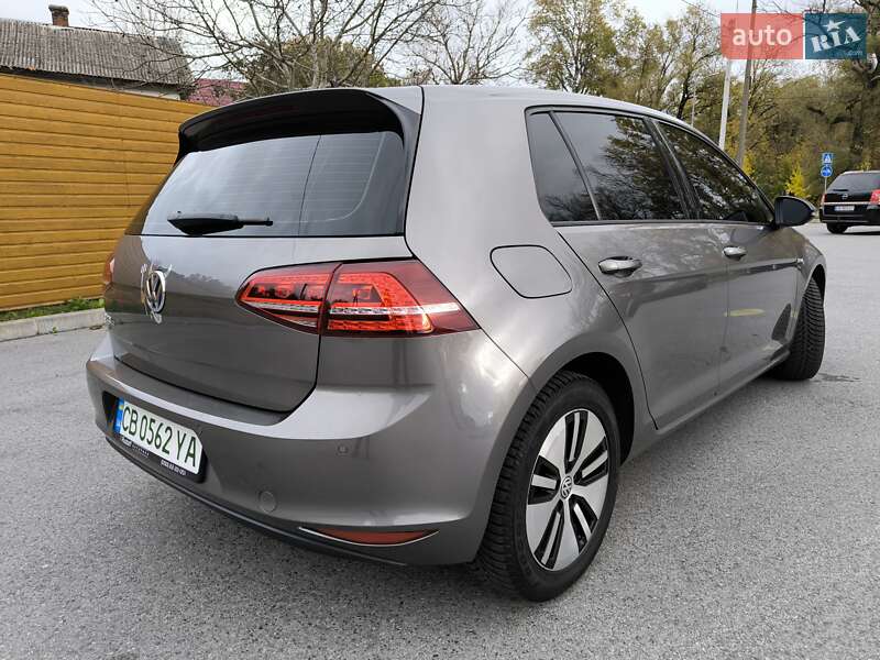 Хэтчбек Volkswagen e-Golf 2015 в Чернигове