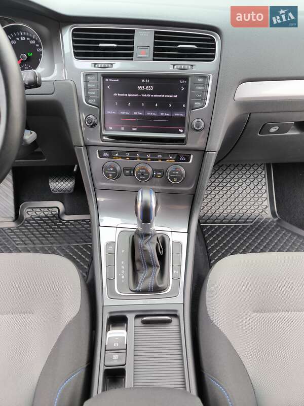 Хэтчбек Volkswagen e-Golf 2015 в Чернигове