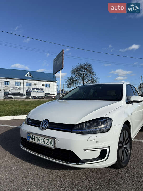 Хетчбек Volkswagen e-Golf 2016 в Житомирі