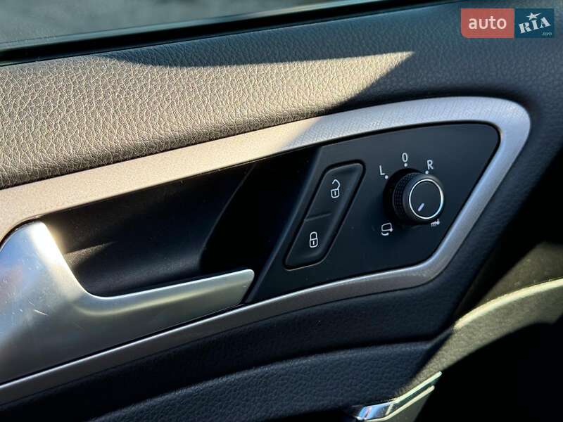 Хетчбек Volkswagen e-Golf 2016 в Вінниці