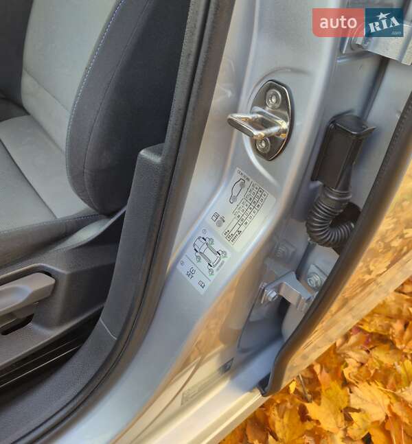 Хэтчбек Volkswagen e-Golf 2016 в Лозовой