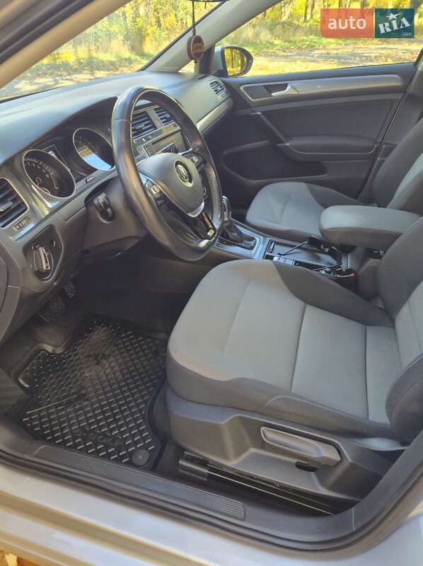 Хэтчбек Volkswagen e-Golf 2016 в Лозовой