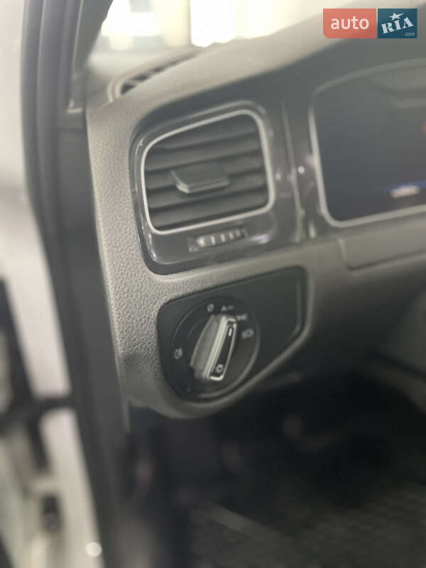 Хэтчбек Volkswagen e-Golf 2019 в Луцке