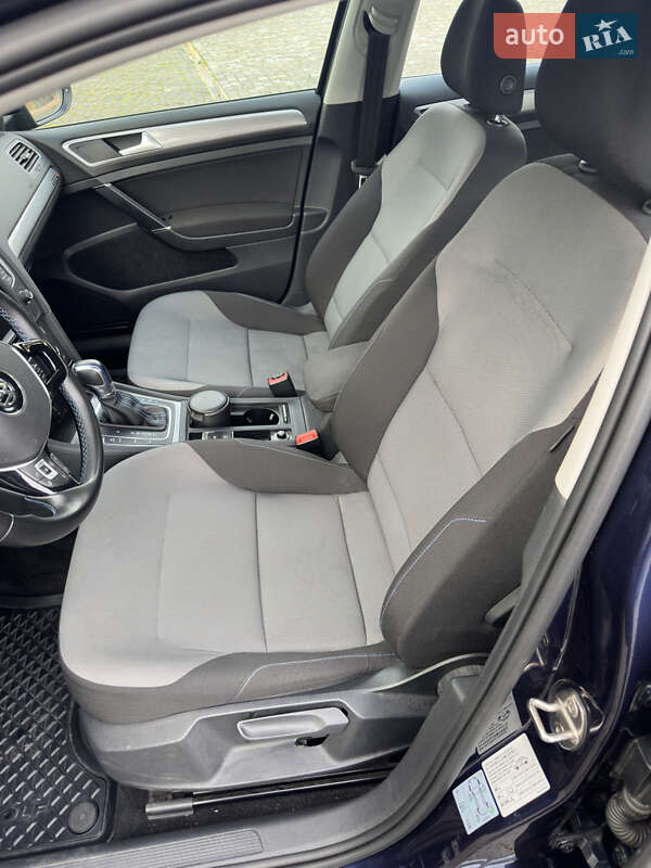 Хэтчбек Volkswagen e-Golf 2015 в Львове