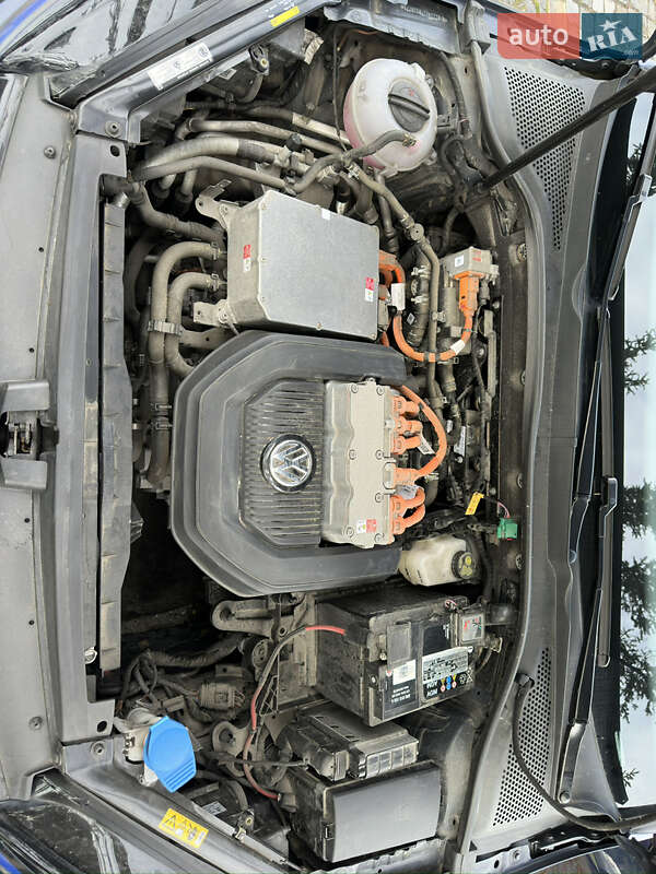 Хэтчбек Volkswagen e-Golf 2015 в Львове
