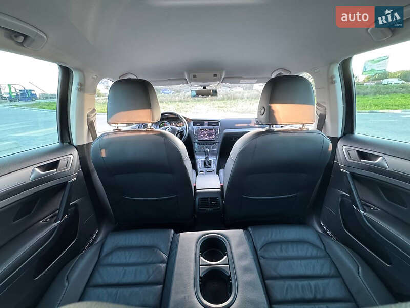 Хэтчбек Volkswagen e-Golf 2016 в Львове