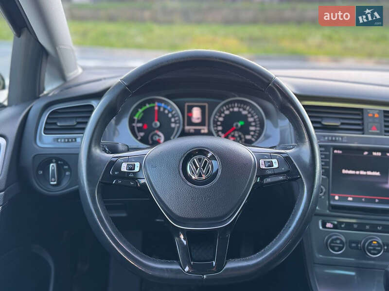 Хэтчбек Volkswagen e-Golf 2016 в Львове