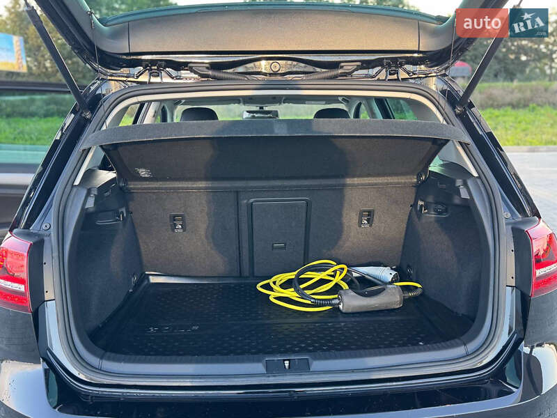 Хэтчбек Volkswagen e-Golf 2016 в Львове