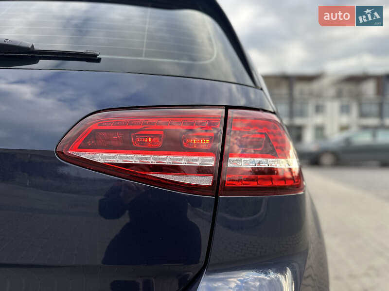 Хетчбек Volkswagen e-Golf 2015 в Рівному