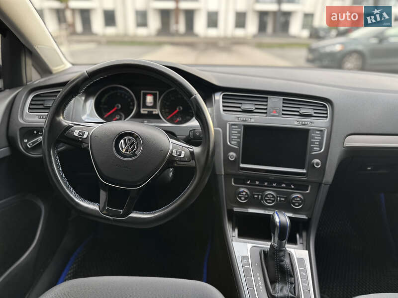 Хетчбек Volkswagen e-Golf 2015 в Рівному