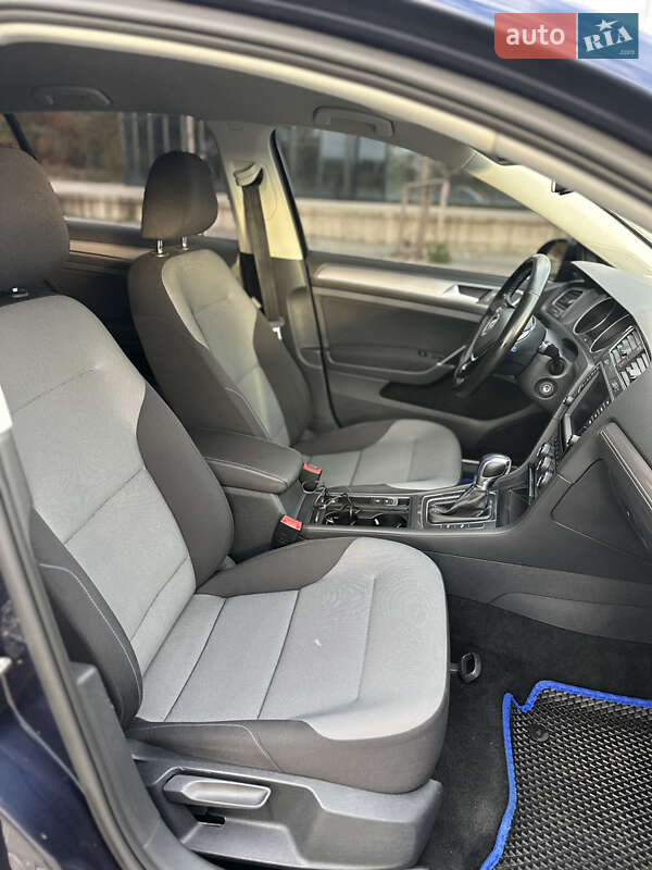 Хетчбек Volkswagen e-Golf 2015 в Рівному