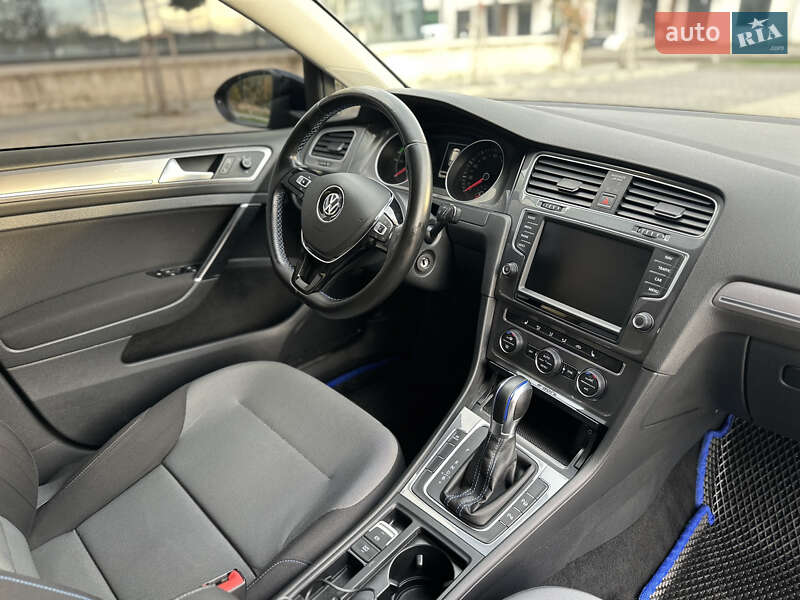 Хетчбек Volkswagen e-Golf 2015 в Рівному
