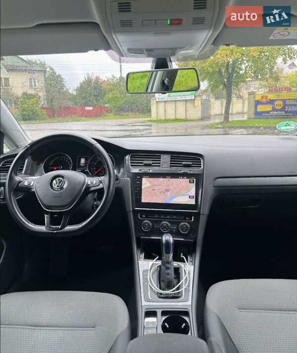 Хэтчбек Volkswagen e-Golf 2017 в Кривом Роге