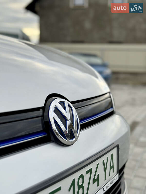 Хэтчбек Volkswagen e-Golf 2015 в Черновцах