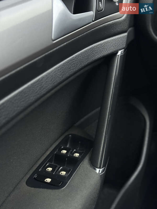 Хэтчбек Volkswagen e-Golf 2015 в Черновцах