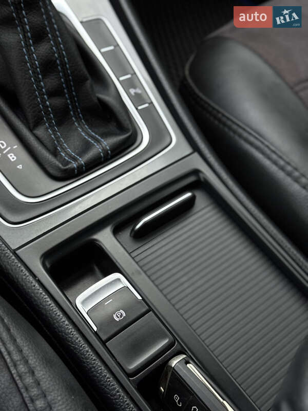 Хэтчбек Volkswagen e-Golf 2015 в Черновцах