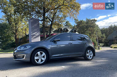 Хэтчбек Volkswagen e-Golf 2017 в 