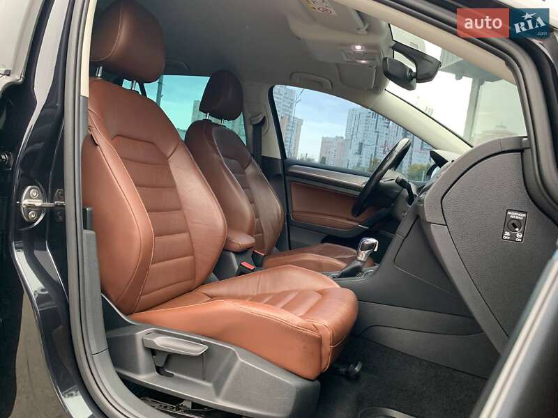 Хэтчбек Volkswagen e-Golf 2016 в Киеве