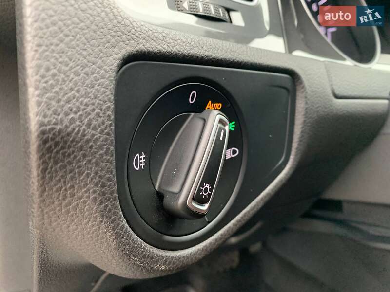 Хэтчбек Volkswagen e-Golf 2016 в Киеве