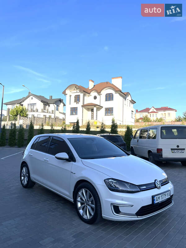 Хетчбек Volkswagen e-Golf 2015 в Харкові