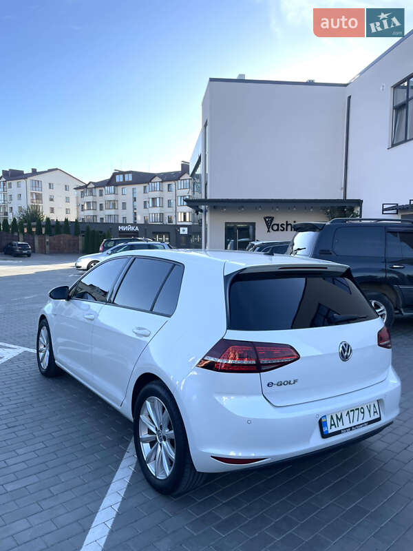 Хетчбек Volkswagen e-Golf 2015 в Харкові
