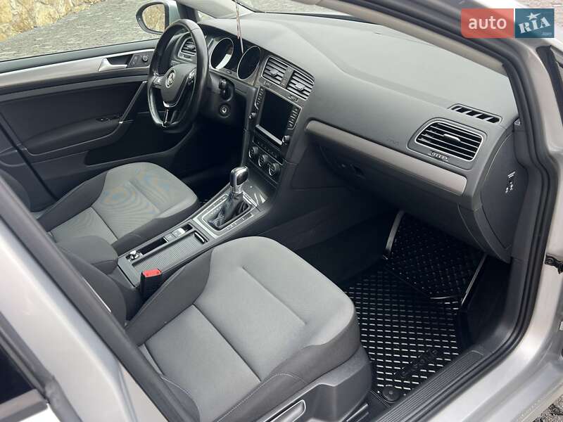 Хэтчбек Volkswagen e-Golf 2016 в Ровно фото 10 Хэтчбек Volkswagen e-Golf 2016 в Ровно