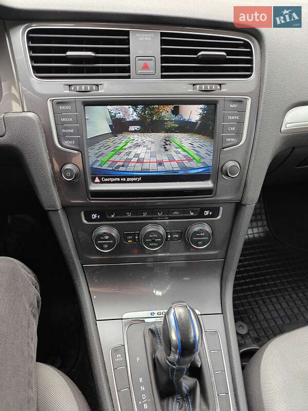 Хэтчбек Volkswagen e-Golf 2015 в Ивано-Франковске