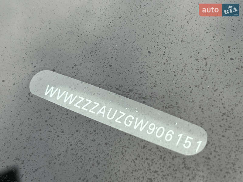 Хетчбек Volkswagen e-Golf 2015 в Івано-Франківську