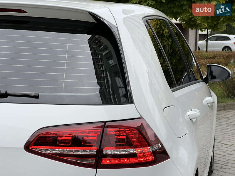 Хетчбек Volkswagen e-Golf 2015 в Івано-Франківську