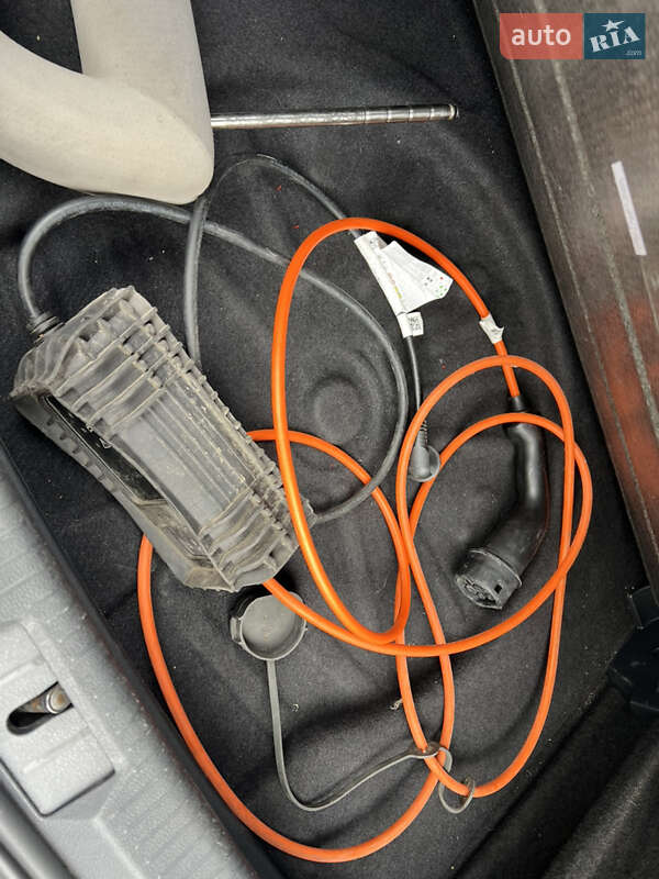 Хетчбек Volkswagen e-Golf 2015 в Івано-Франківську