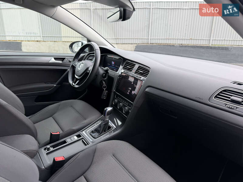 Хэтчбек Volkswagen e-Golf 2017 в Виннице фото 10 Хэтчбек Volkswagen e-Golf 2017 в Виннице