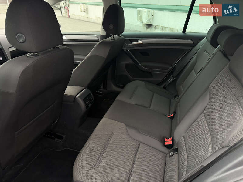 Хэтчбек Volkswagen e-Golf 2017 в Виннице фото 14 Хэтчбек Volkswagen e-Golf 2017 в Виннице