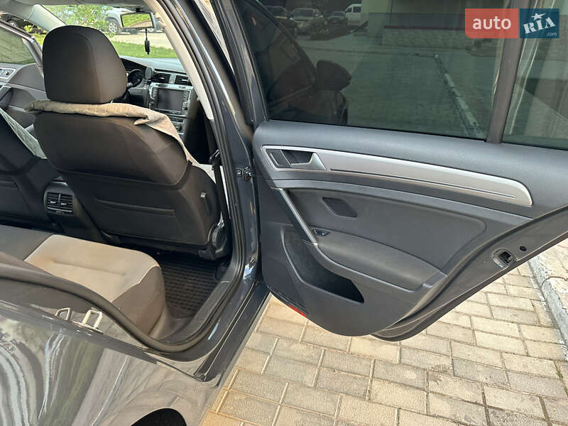 Хетчбек Volkswagen e-Golf 2015 в Кам'янець-Подільському