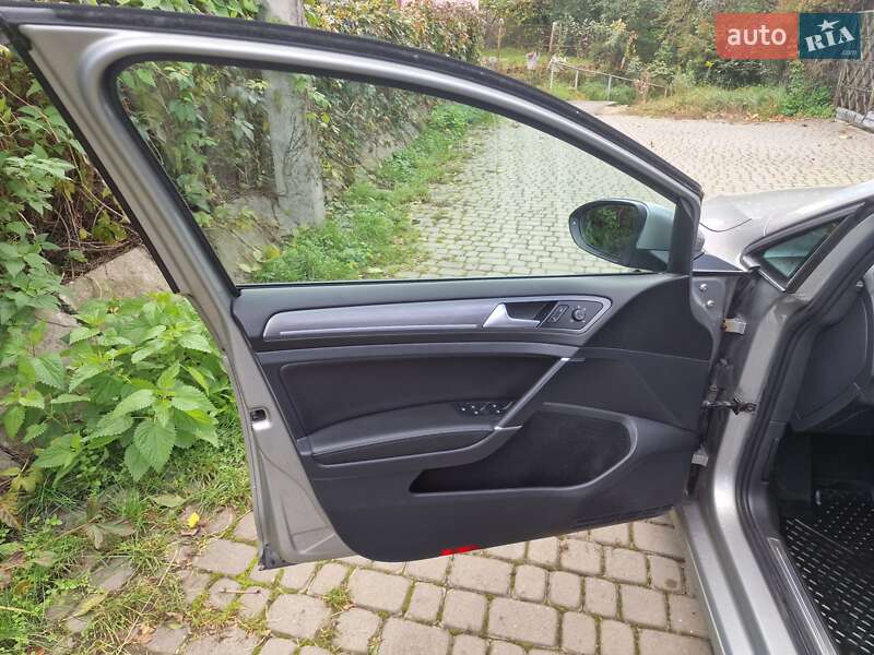 Хэтчбек Volkswagen e-Golf 2017 в Львове фото 26 Хэтчбек Volkswagen e-Golf 2017 в Львове