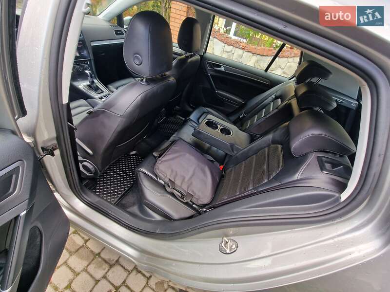 Хэтчбек Volkswagen e-Golf 2017 в Львове фото 31 Хэтчбек Volkswagen e-Golf 2017 в Львове